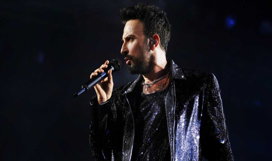 Megastar Tarkan, müzikseverlerle yedi yıl aradan sonra İstanbul sahnesinde buluştu.